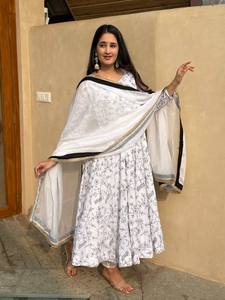 Traje Anarkali Bordado en Georgette Sintética Blanca - Product Image 2