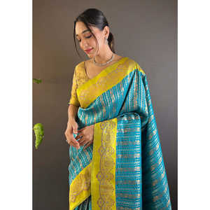 Sari en soie tissée satinée bleu ciel Elite Weaves avec bordure contrastante Zari unique pour tenue de soirée - Product Image 2