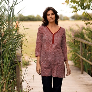 VENTA Long Kurta Top Todas las tallas Estilo 2 Borgoña Diseño de manchas rojas 100% Algodón ligero - Product Image 2