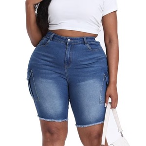Shorts en jean déchiré bleu délavé coupe classique taille mi-haute style décontracté d'été avec poches cargo en coton denim vintage - Product Image 1