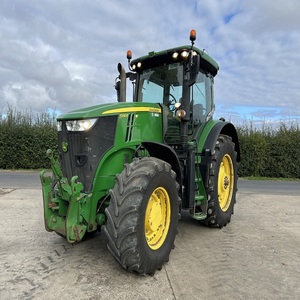 Tracteur John Deere 7230R : Système moteur haute performance avec une capacité de travail sur le terrain fiable et un confort amélioré pour l'opérateur - Product Image 5
