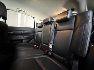 รถยนต์มิตซูบิชิ เอาท์แลนเดอร์ รุ่นปี 2021 สีดำ SUV 7 ที่นั่ง รุ่นพรีเมียม ตกแต่งโครเมียม ล้อแม็ก - Product Image 4