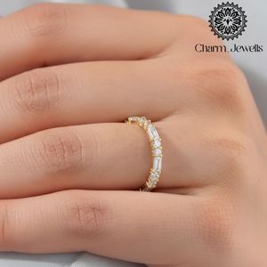 Bague Éternité en Moissanite Charm Jewels, Coupe Coussin, Sertissage à Griffes, Certifiée IGI, Or Massif 18K, Style Classique pour Femme - Product Image 1