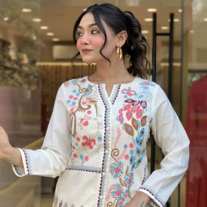 Conjunto Casual Bordado de Diseño Indio, Conjunto de Fiesta de Algodón con Bordado Intenso, Top y Pantalón - Product Image 1