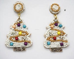 Nouveau style Boucles d'oreilles brodées à la main pour les femmes Bijoux à la mode au meilleur prix du fabricant Vente en gros disponible - Product Image 1
