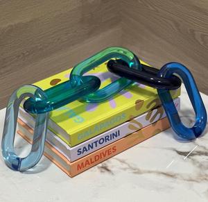 Crochet mural décoratif en résine haut de gamme avec support en laiton, organisateur mural moderne pour entrée et salon - Product Image 3