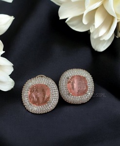 Magnifiques Boucles d'Oreilles Clous de Qualité Supérieure Effet Pierre pour Femmes et Filles, Idéales pour Tenues de Soirée et Collection Fête - Product Image 2