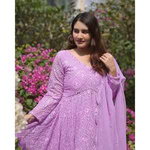 Ensemble de costume Anarkali modeste de créateur pour les fêtes avec un travail de broderie complexe en fil et séquence - Product Image 2