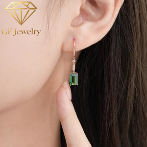 Boucles d'oreilles pendantes en or rose 18 carats avec tourmaline verte de laboratoire de 3,02 carats, taille émeraude, et diamants latéraux, style vintage, bijoux d'oreille. - Product Image 3