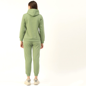 Ensemble de jogging d'hiver de haute qualité pour femmes, comprenant un sweat à capuche oversize à manches longues et épaules tombantes avec poches, et un pantalon de survêtement. - Product Image 4
