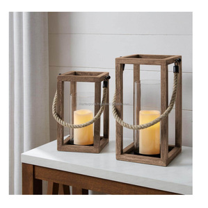 Candelabro de madera tradicional artesanal, decoración artesanal del hogar con un toque rústico - Product Image 1