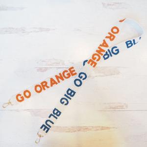 GO BIG Sangle de sac à main brodée et perlée faite à la main, personnalisable en couleur et taille, avec crochets détachables, pour pochette femme, idéale pour les journées de match des sororités - Product Image 1