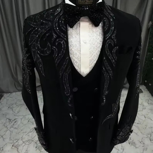 Traje de esmoquin negro bordado para hombre – Blazer de diseñador para boda con bordado de lentejuelas pesadas y pajarita, ropa formal para fiestas - Product Image 1