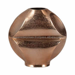 Vase à fleurs en métal artisanal traditionnel pour une décoration intérieure classique, accent décoratif pour table de salon. - Product Image 2