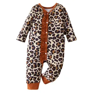 Leoparden muster Onesie mit Rüschen besatz Knopfleiste Kinder overall Baby Stram pler Kleinkind Stram pler Spiel anzug Neugeborene Baby kleidung