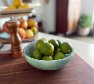 Bol en résine pour salade, design moderne, poli, fait main, écologique, pour la cuisine et la maison - Product Image 1