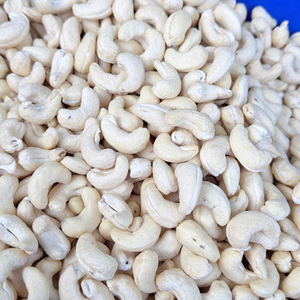 Núcleos de Anacardo SANTIGO de Procesamiento Premium, Certificados Según las Normas ISO y HACCP, Nueces de Kaju Badam - Product Image 1