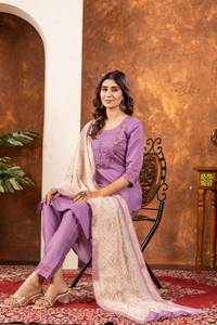 Ensemble élégant Kurti, pantalon et dupatta en soie brodée Marina avec dupatta en maslin à imprimé numérique - Product Image 5