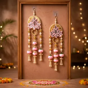 Decoración Colgante Floral Hecha a Mano, Ecológica, de Diseño Moderno, con Cuentas de Plástico, Flores Rosas y Rojas, Anillos Dorados, Borlas de Perlas, Reutilizable para el Hogar - Product Image 3