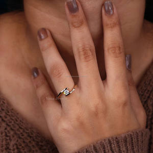 Anillo de diamante cultivado en laboratorio solitario, ajuste de tensión de oro blanco, uso diario clásico único, anillo de regalo de boda con promesa perfecta de diamantes - Product Image 2