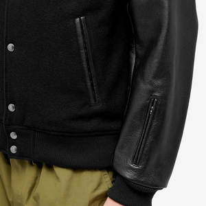 Veste universitaire pour homme personnalisée de haute qualité, corps en laine noire, manches en cuir véritable, style vintage streetwear, veste bomber letterman - Product Image 4