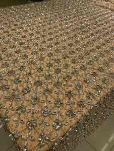 Tela de Malla Floral de Cristal Dorado Premium con Bordado de Cuentas y Encaje para Diseños de Alta Costura al por Mayor - Product Image 3