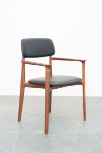 Chaise de salle à manger moderne en bois de frêne avec accoudoirs, chaise rembourrée pour cuisine, salle à manger, restaurant, hôtel, mobilier PISANO - Product Image 3