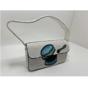Sac à main élégant brodé et perlé de qualité export, durable et léger, pour femme, idéal pour les soirées, mariages et fêtes, en vente - Product Image 1