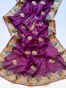 Sari en satin et mousseline avec broderie Gota Patti et passepoilage, accompagné d'un chemisier non cousu avec broderie intégrée. - Product Image 6