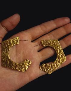 Pendientes de latón dorado hechos a mano de calidad premium, joyería de diseño pulida de lujo para damas, disponible a un precio competitivo. - Product Image 2