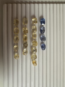 Lotto all'ingrosso di gemme di zaffiro misto con taglio a cuscino, ovale <span class=keywords><strong>e</strong></span> ottagonale, pietre sciolte gialle <span class=keywords><strong>e</strong></span> <span class=keywords><strong>blu</strong></span> - Product Image 5