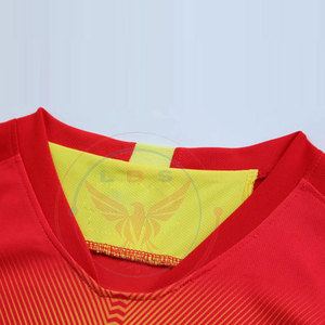 Ensemble de maillot de football personnalisé à sublimation respirant, best-seller, deux pièces - Product Image 2