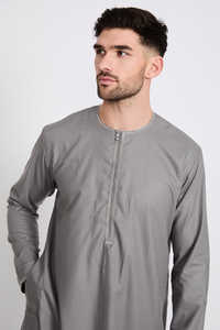 Vente en gros : Thobe traditionnel musulman de haute qualité pour hommes arabes, en polyester respirant, brodé, longueur cheville, coupe ample - Product Image 2