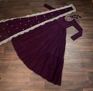 Costume Anarkali prêt-à-porter en faux georgette avec broderie et travail de sequins - Product Image 5