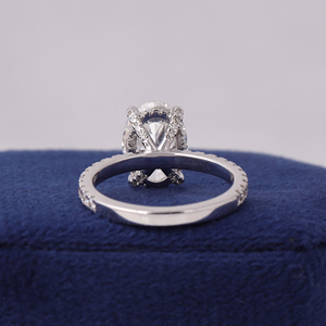 Anillo de Compromiso con Diamante Ovalado de 3 Quilates Cultivado en Laboratorio, Halo Oculto, Certificado IGI - Product Image 4