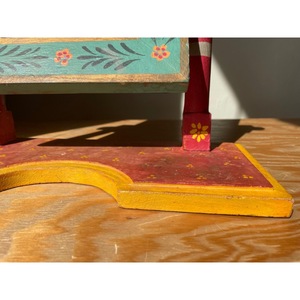 Miroir sur pied en bois fait main, style bohème, décoratif, avec motif floral et poisson, base rouge - Product Image 5