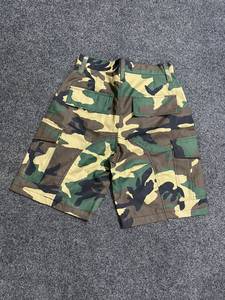 Shorts cargo solides pour hommes, taille mi-haute, poches brodées, logo frontal, décontractés, en toile, longueur genou, respirants - Product Image 4
