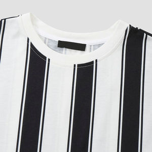 เสื้อยืดคอกลมแขนสั้นลายทางผู้ชาย ผ้าฝ้าย 100% ทรงปกติ สไตล์ลำลอง ถักทอ ลายขาวดำ - Product Image 3