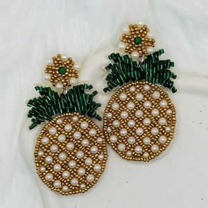Estos pendientes de moda con diseño de piña bordados a mano con cuentas de semillas, ideales para mujeres, de la marca Blossom Craft India. - Product Image 6
