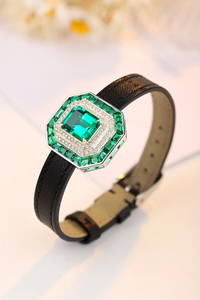 Pulsera de lujo para mujer con diamantes de corte octogonal, piedras laterales de esmeralda y diamantes cultivados en laboratorio sobre una correa de cuero negro. - Product Image 3