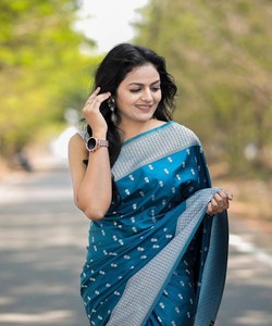 Sari tradicional de seda azul con borde plateado y estampado floral para mujer, ropa étnica india, estilo casual, para todas las estaciones - Product Image 2