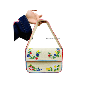 Bolsos de hombro personalizables, hechos a mano, bordados con flores y cuentas, con un diseño moderno y fantástico, con opciones de venta al por mayor disponibles. - Product Image 2