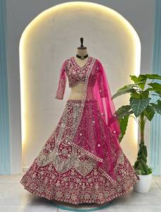 ชุดเดรสเลเฮนกาโชลีแบบดั้งเดิมของอินเดียและปากีสถานสำหรับผู้หญิงขายส่ง ทำจากผ้าตาข่ายลายผีเสื้อ วัสดุรีไซเคิล - Product Image 4