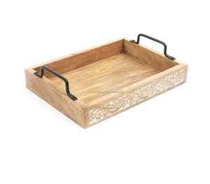 Bandeja de madera de alta calidad con asa de metal, diseño floral martillado, bandeja de servir de madera natural de proveedor indio - Product Image 1