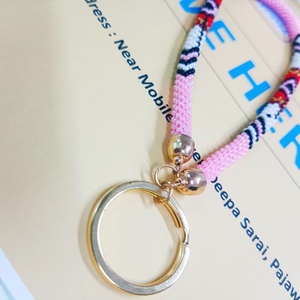 Porte-clés de poignet tendance pour femme, fait main, avec perles imitation perle et pierres, motif diamant bleu, rouge, jaune, noir, or – Idéal comme cadeau - Product Image 3