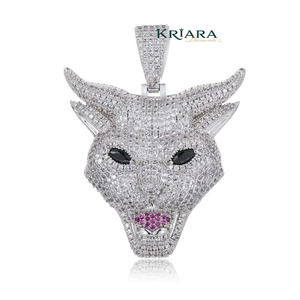 Colgante de Cabeza de Toro de Plata 925 Chapado en Oro de 18K con Moissanita, Corte Redondo, Temática Animal, Lujo, Unisex, Regalo, Uso Diario - Product Image 1