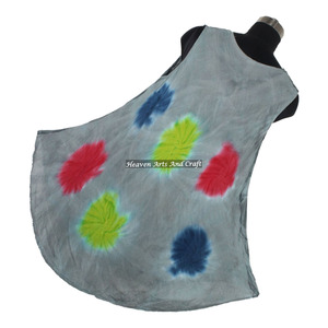 Exportadores y proveedores de vestidos de rayón con estampado Tie & Dye de Jaipur. Nuevo y atractivo vestido largo abierto con estampado Tie Dye para damas. - Product Image 1
