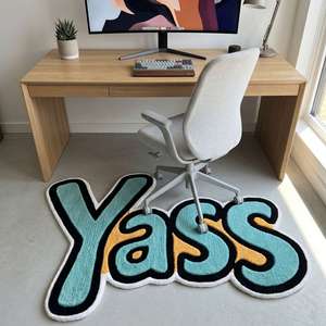 Alfombra de Lana Tejida a Mano con Tipografía Única Yass, Antideslizante, Diseño en Azul Aguamarina y Amarillo Mostaza, Decorativa para Sala de Estar y Dormitorio - Product Image 3