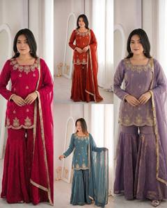 Ensemble VISHNU K DESIGNS TOP SHARARA DUPATTA en Soie Fandy Vintage Broderie Pailletée Séchage Rapide pour Cérémonie de Remise des Diplômes et Fête Longueur Genou - Product Image 5