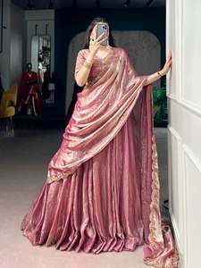 TENNYC Lehenga Choli pour femme avec dentelle dorée, sequins en soie et broderie filée, longueur cheville, tenue de soirée, ceinture de mariage - Product Image 4